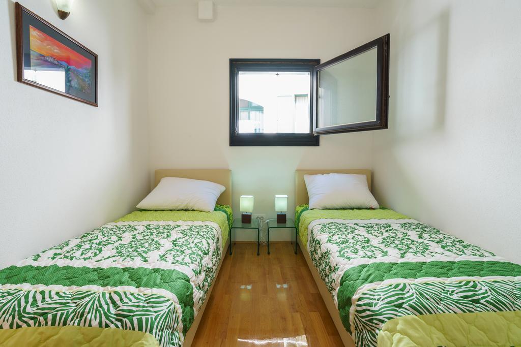 Apartments Zezelj Свети-Стефан Экстерьер фото